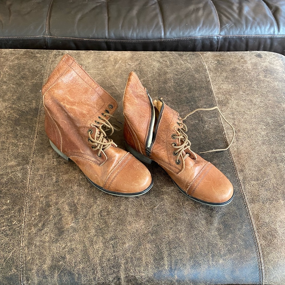 Camel colored, lace up boots, Size 7, good condition.